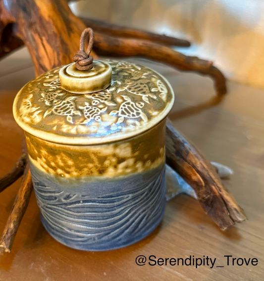 "Seaward Bound" - Small candle with turtle lid